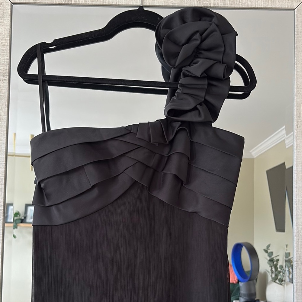 Elegant Black floor length One-Shoulder Dress